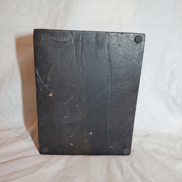 Wooden scorpion book decor block - Picture 2 of 5